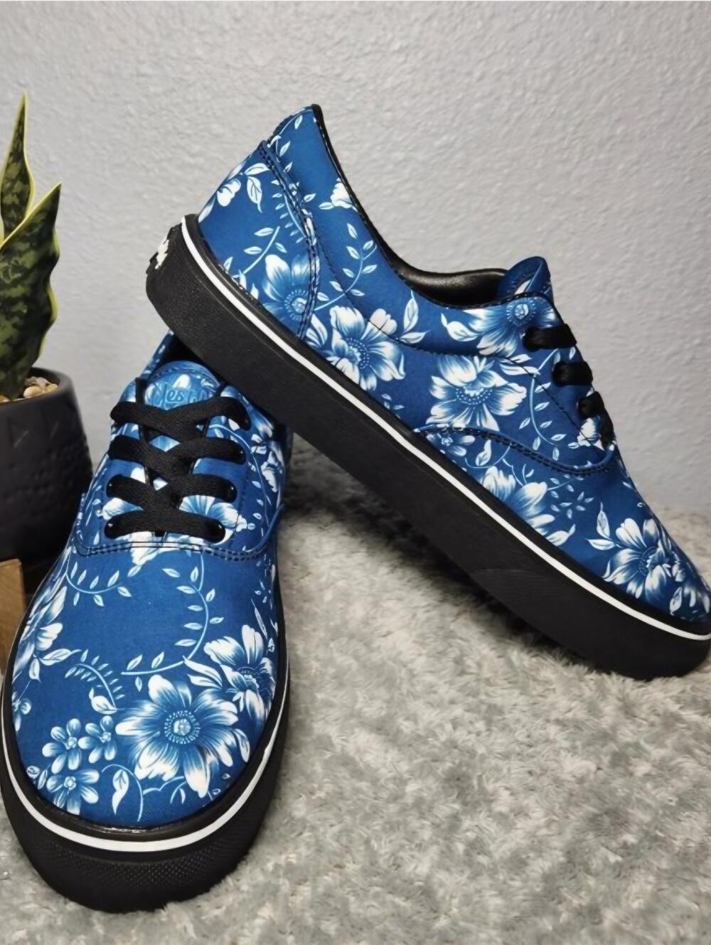 Yes We Vibe Street Vibes Shoes - Size: Men US 8 / Women US 10 – Unisex, NEW!!!